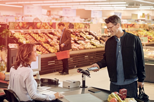 Bezahlen mit Apple Pay (Foto: Sparkasse Westerwald-Sieg)