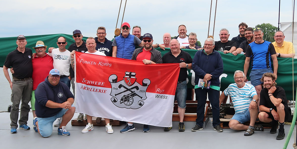 Die Artilleristen aus Linz am Rhein beim Segeltrn auf dem Ijsselmeer. (Foto: Roland Thees) 