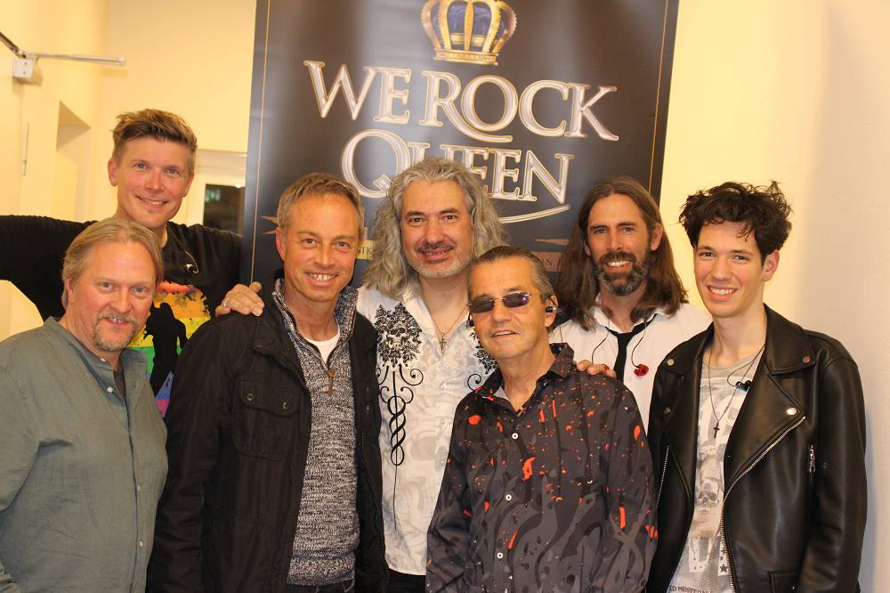 "We rock QUEEN" brachte die Stadthalle in Ransbach-Baumbach zum Kochen