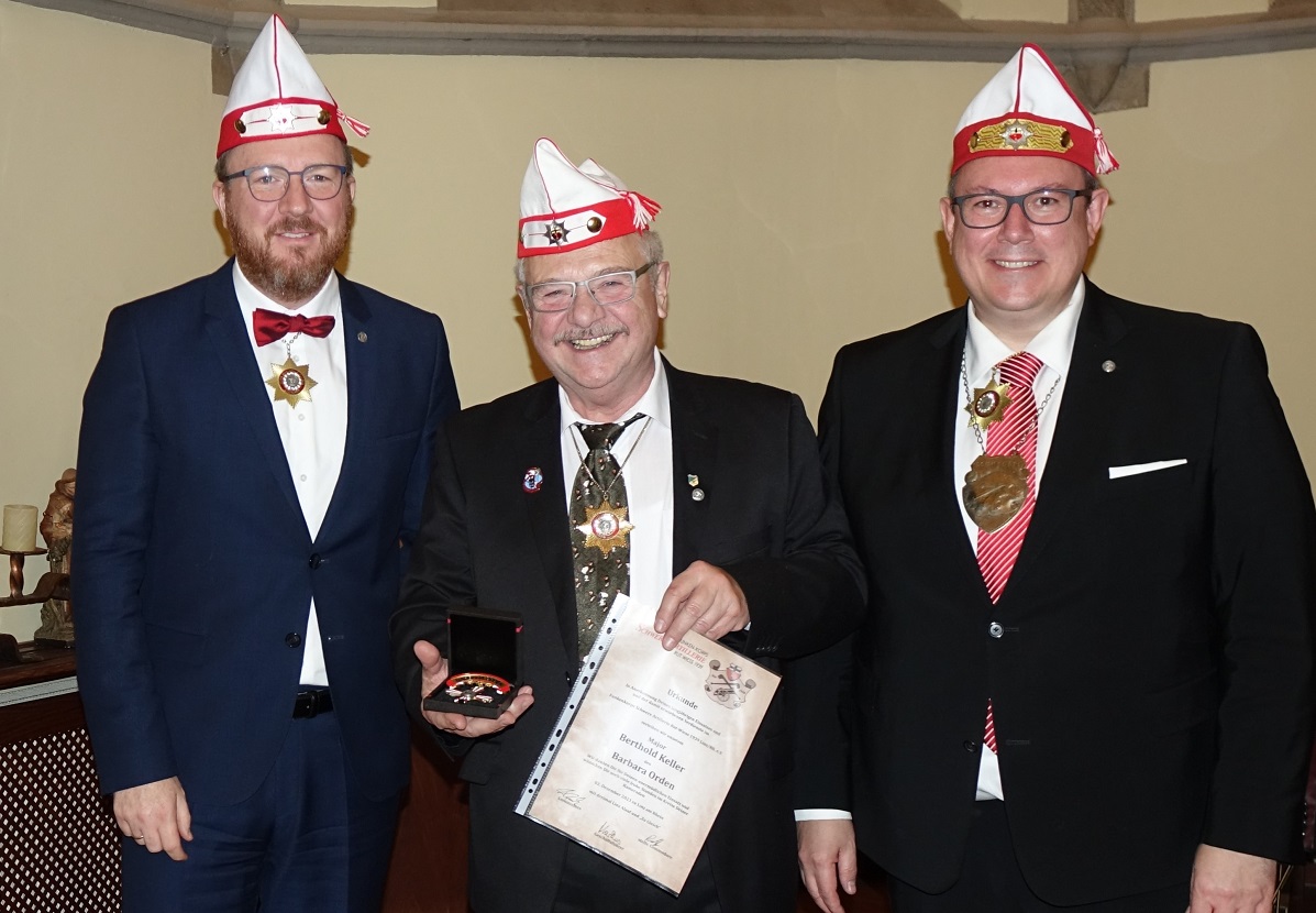 Geschftsfhrer Markus Siebertz, Barbara Orden Empfnger Berthold Keller und Commodore Frank Fossemer vom Funken-Korps Schwere Artillerie Linz (Foto: Roland Thees)