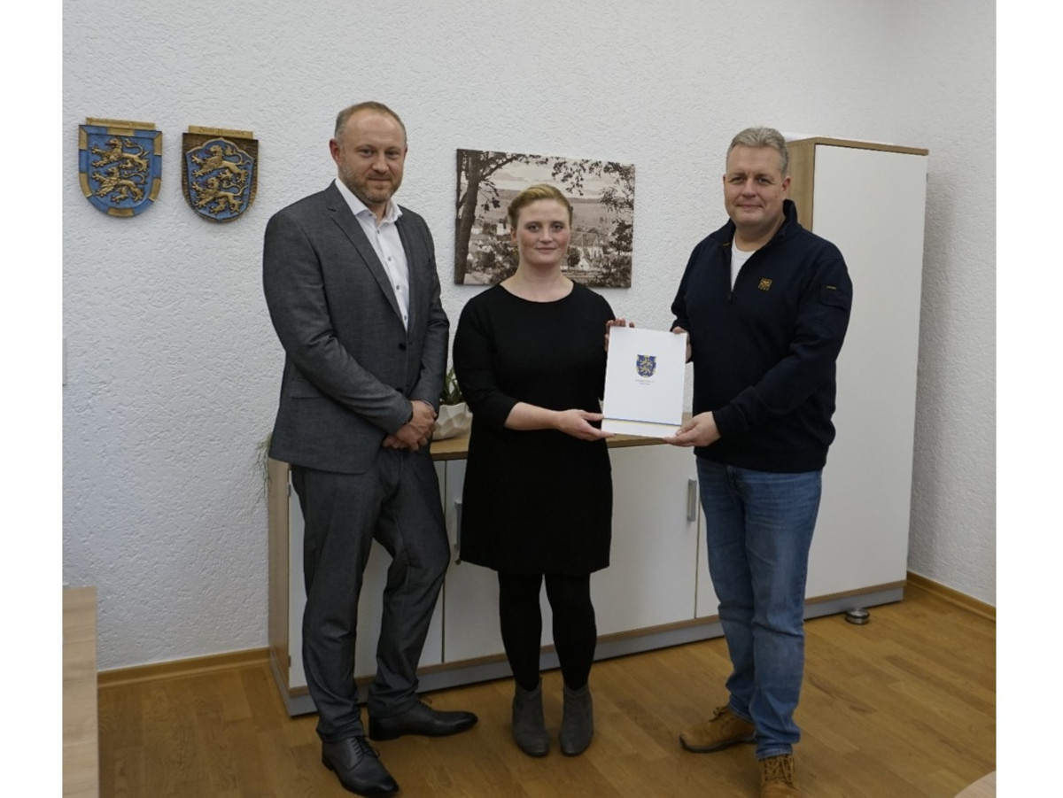 von links: Philipp Kratz, Praxisinhaber, Fr. Dr. med. Janina Hohlstamm und Brgermeister Gerrit Mller (Foto: Christina Stettner)