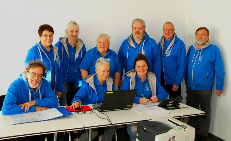 Ein Teil des Telefonteams mit der Teamleitung Georg Becker und Siegfried Schmied. Foto: Privat 