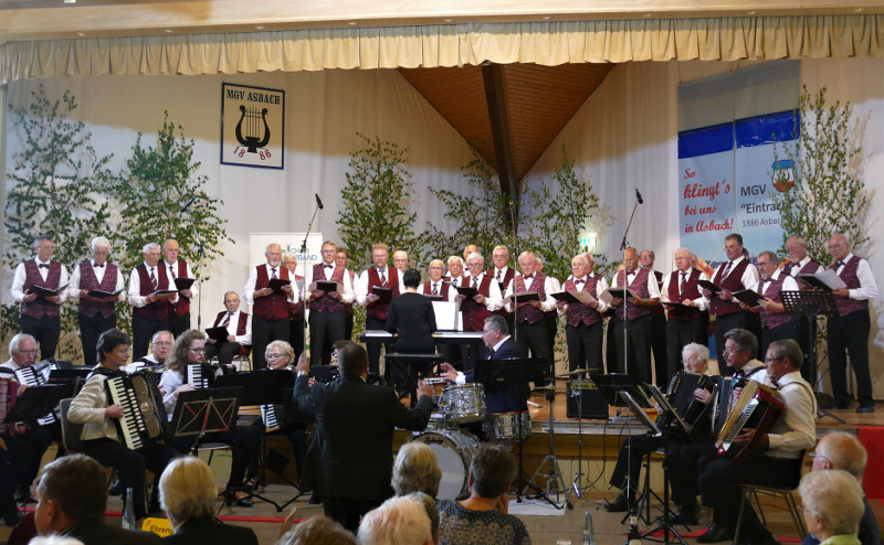 Die Hhepunkte des Frhjahrskonzertes des Mnnergesangvereins Eintracht 1886 Asbach: Zwei gemeinsame Lieder in Chorgemeinschaft mit dem MGV Aegidius Hersel. Foto: Privat