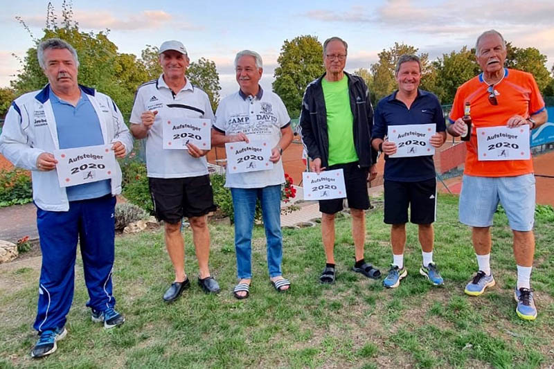 Von rechts: Werner Lausberg, Christian zur Hausen, Stefan Koch, Ernst Peschke, Horst-Manfred Klaes (Mannschaftsfhrer) und Wolfgang Runkel. Rainer Zuber, Rolf Weiler, Hans-Georg Jonek und Klaus Fuchsius bildeten mit jeweils einem Einsatz wichtige Ergnzungen im Meisterkader. Foto: Verein