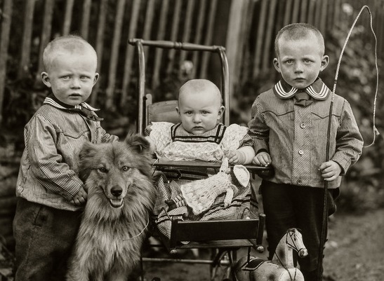 August Sander: Bauernkinder, um 1913. (Foto/Ausschnitt: Die Photographische Sammlung/SK Stiftung Kultur  August Sander Archiv, Kln; VG Bild-Kunst, Bonn, 2019)