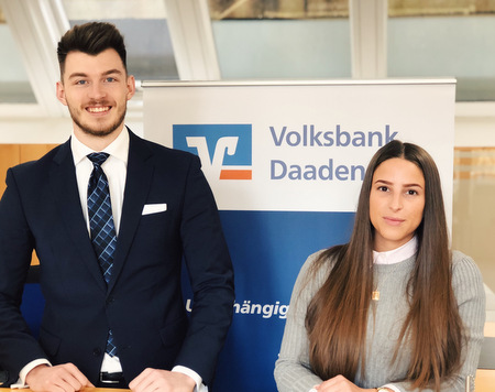 Frischgebackene Bankkaufleute bei der Volksbank Daaden: Marius Mertens und Laura Laszlo (Foto: Volksbank Daaden) 