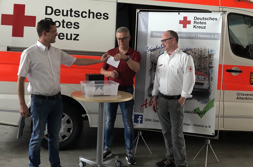 Bei Ermittlung des Gewinners (Foto: DRK Ortsverein Altenkirchen-Hamm)