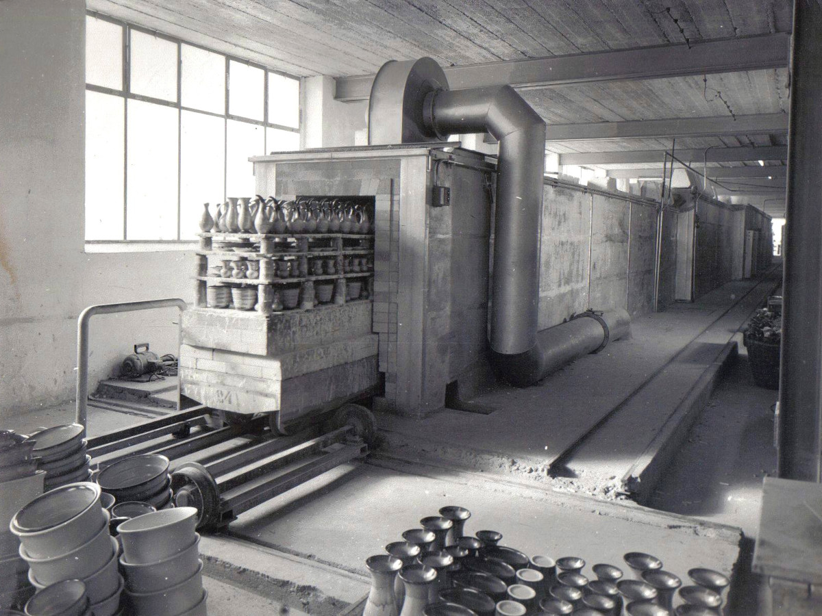 Nicht nur Objekte, sondern auch die Menschen und Produktionsprozesse stehen im Fokus. (Foto: Stadtarchiv Ransbach-Baumbach) 
