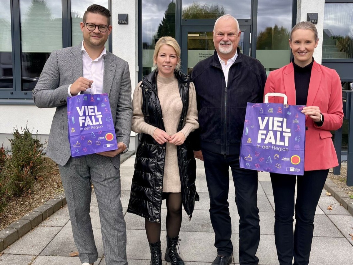 Sven Klein, Lana Horstmann, Rolf Lhmar und Kristina Kutting (Foto: Simone Ktemeyer/IHK Koblenz)