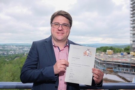 Besondere Auszeichnung: Prof. Carsten Engelhard ist nun Fellow der Royal Society of Chemistry. (Foto: Uni Siegen)