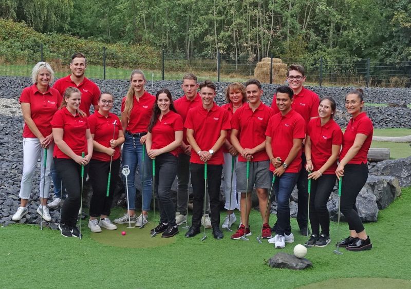 Adventure Golf mit zwlf angehenden Bankkaufleuten. Foto: Sparkasse