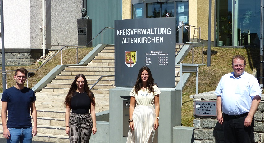 Christian Platte, Angelika Breder und Anna Vedder (von links) wurden vom Ersten Kreisbeigeordneten Tobias Gerhardus als neue Auszubildende der Kreisverwaltung begrt. (Foto: Kreisverwaltung Altenkirchen) 