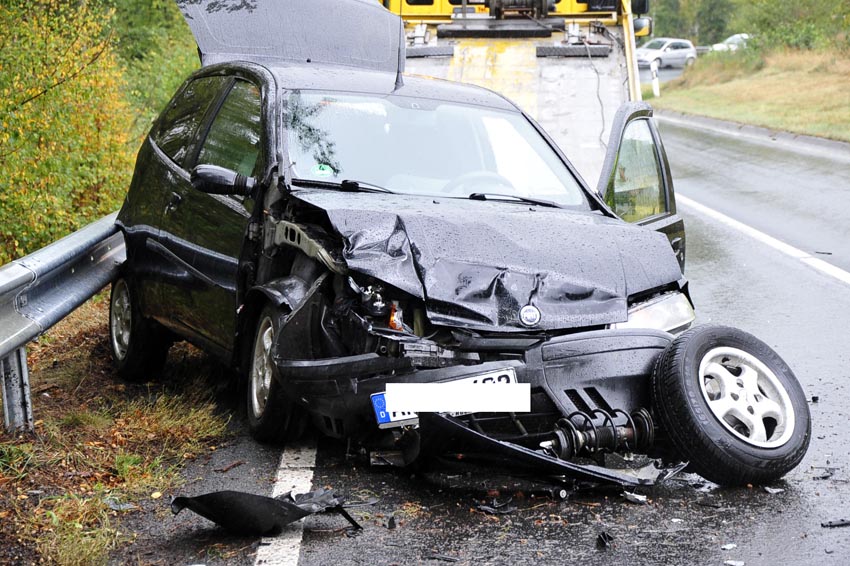 Verkehrsunfall auf der B 256 fordert zwei Verletzte