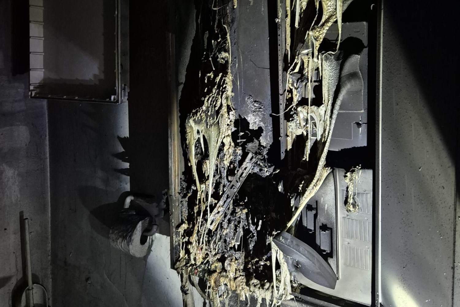 Der Brand einer Hausverteilung sorgte f�r starke Rauchentwicklung (Foto: VG-Feuerwehr)