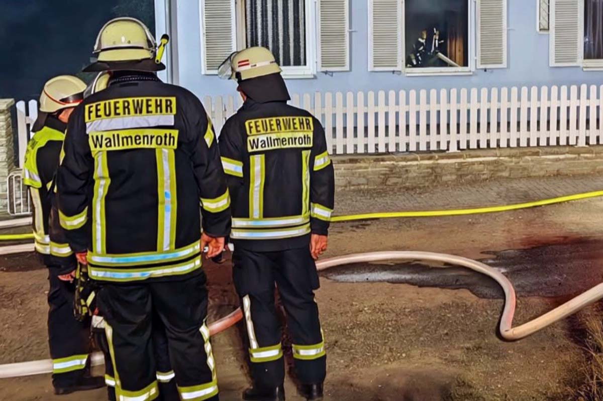 N�chtlicher Brand in Betzdorf (Bild: VG-Feuerwehr)