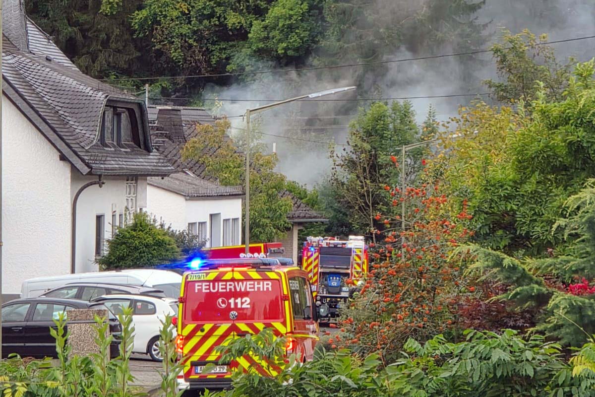 Gebudebrand in Flammersfeld: Groaufgebot der Freiwilligen Feuerwehren war im Einsatz