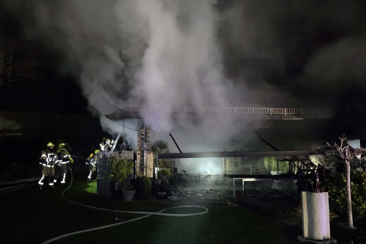 Geb�udebrand in Kirchen/Freusburg sorgte f�r Aufregung (Bild: VG-Feuerwehr Kirchen)