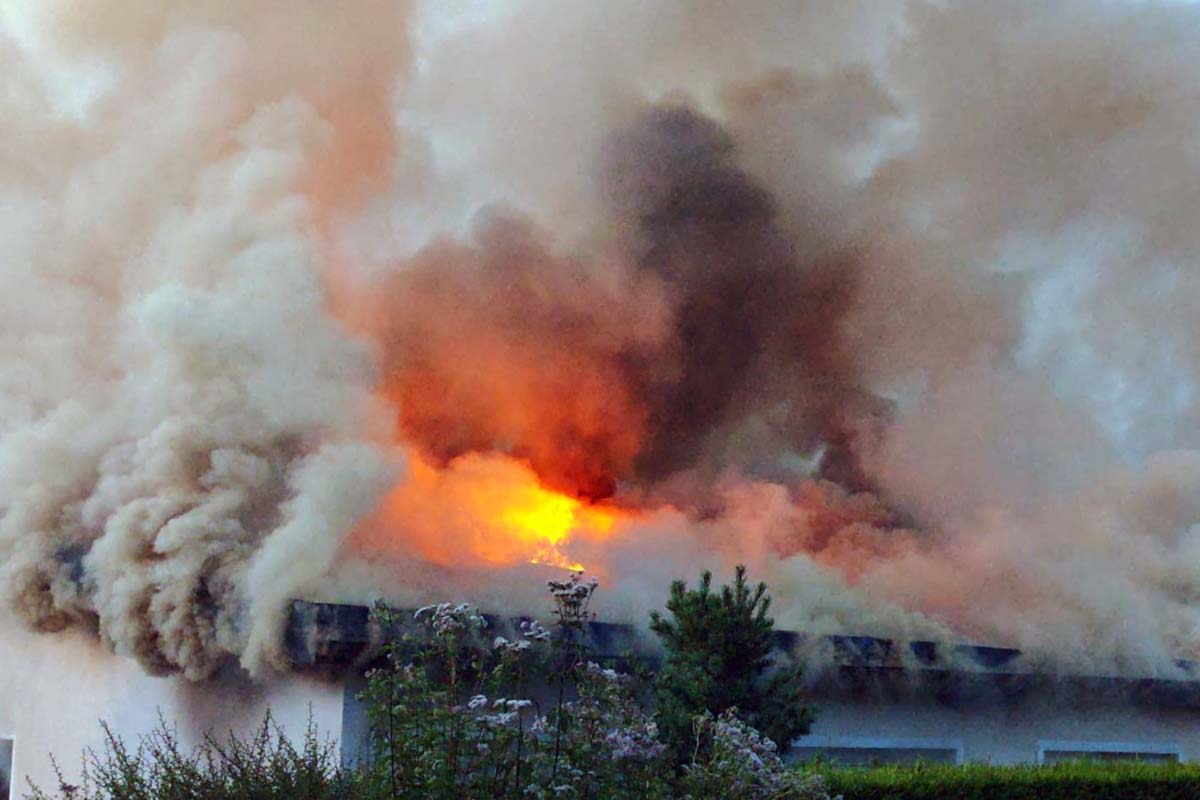 Aktualisiert: Gro�einsatz der Feuerwehr bei Wohnhausbrand in Wissen