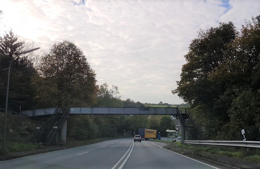 Die Fugngerbrcke bei ttershagen ber die B 62 (Foto: rm)