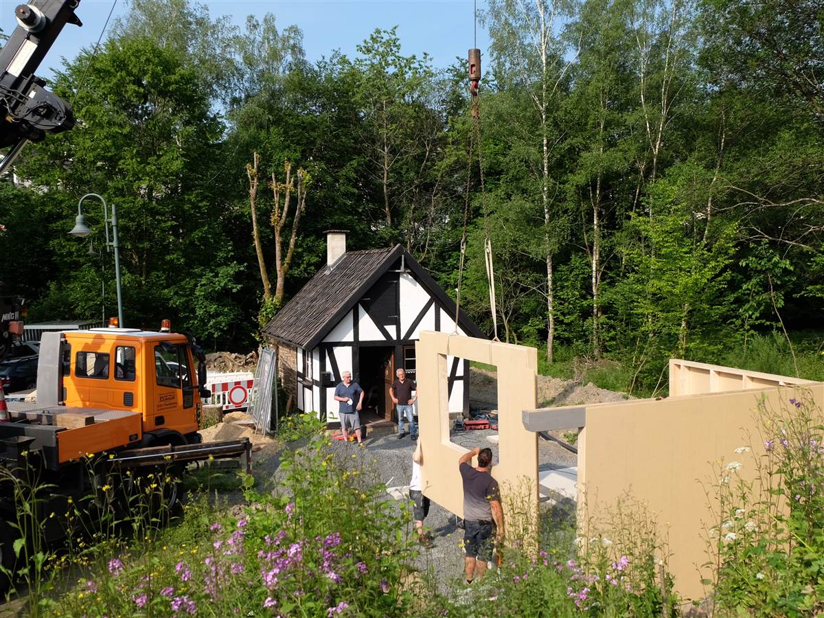 Der Erweiterungsbau fr den Backes in Elkhausen wurde gerade mittels Holzstnderbauweise errichtet. (Foto: KathaBe) 