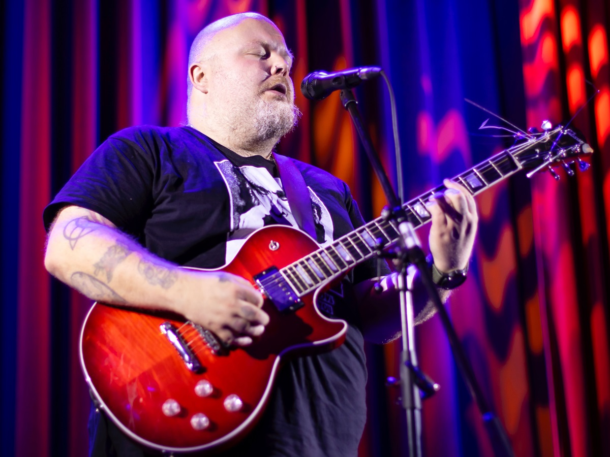 Zum zehnj�hrigen Bestehen der Bluesfreunde Neuwied tritt Andreas K�mmert auf. (Foto: Thomas Berberich)