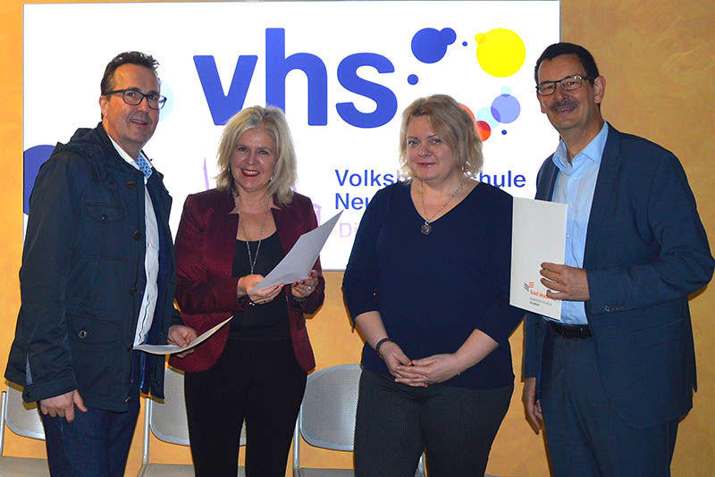 Freuen sich ber die vereinbarte Kooperation v.l.: Jrg Germandi (Food Hotel), Jutta Gnther (VHS), Sandra Spenrath (VHS) und Thorsten Fuchs (Food Akademie). Foto: VHS Neuwied