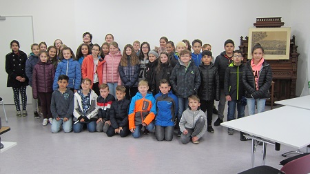 Die Klassen 4a, 4b und 4c der Betzdorfer Martin-Luther-Grundschule besuchten den Betzdorfer Geschichte e.V.. (Foto: BGV)