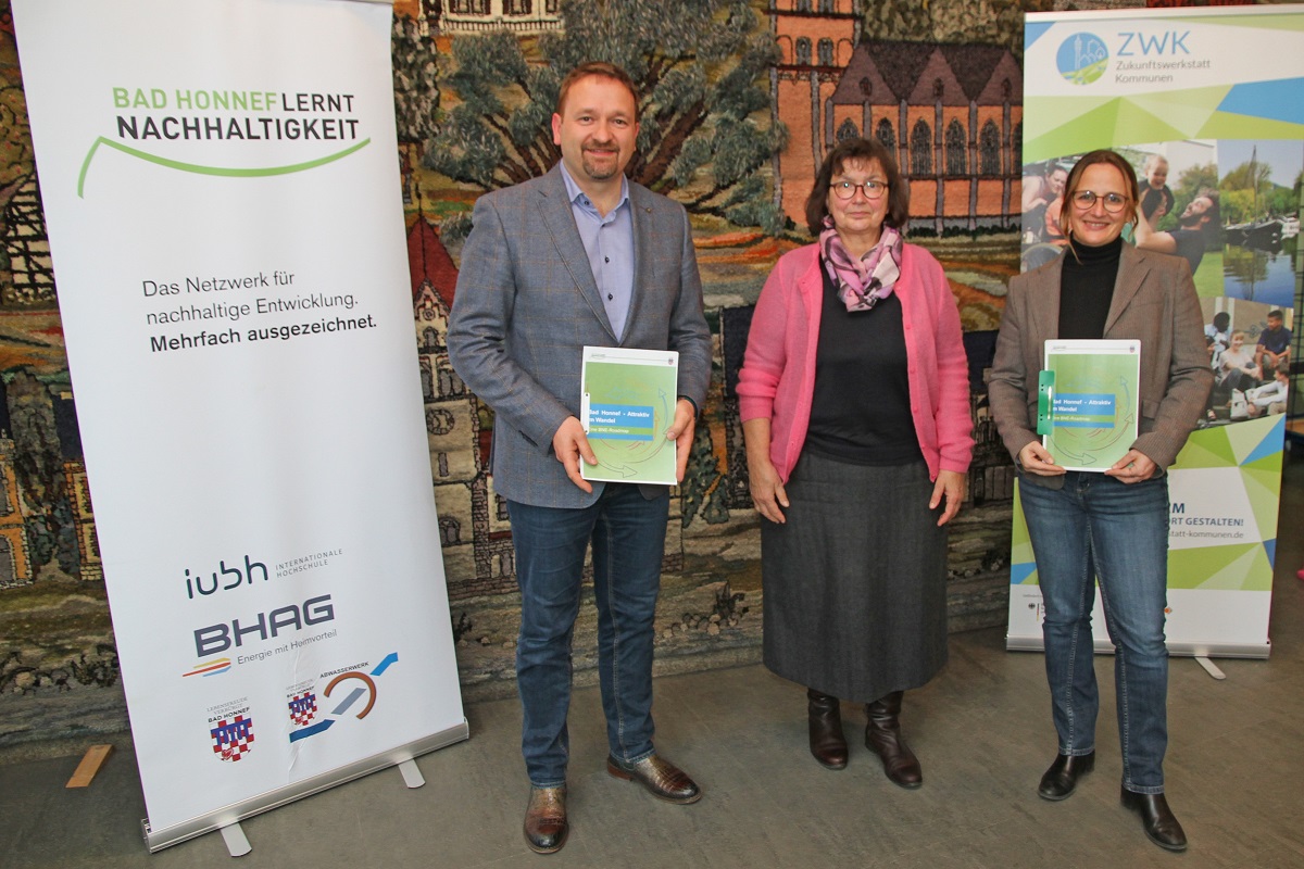 V.l.: Holger Heuser, Maria-Elisabeth Loevenich und Nadine Batzella arbeiten im Rahmen der "Zukunftswerkstatt Kommunen  Attraktiv im Wandel" derzeit an Strategien fr die Herausforderungen des demografischen Wandels. (Foto: Stadt Bad Honnef)