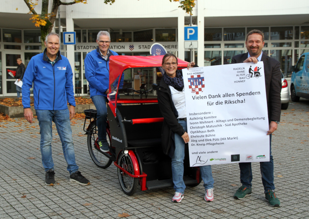 "Radeln ohne Alter": Neue Rikscha startet zum Martini Markt in Bad Honnef