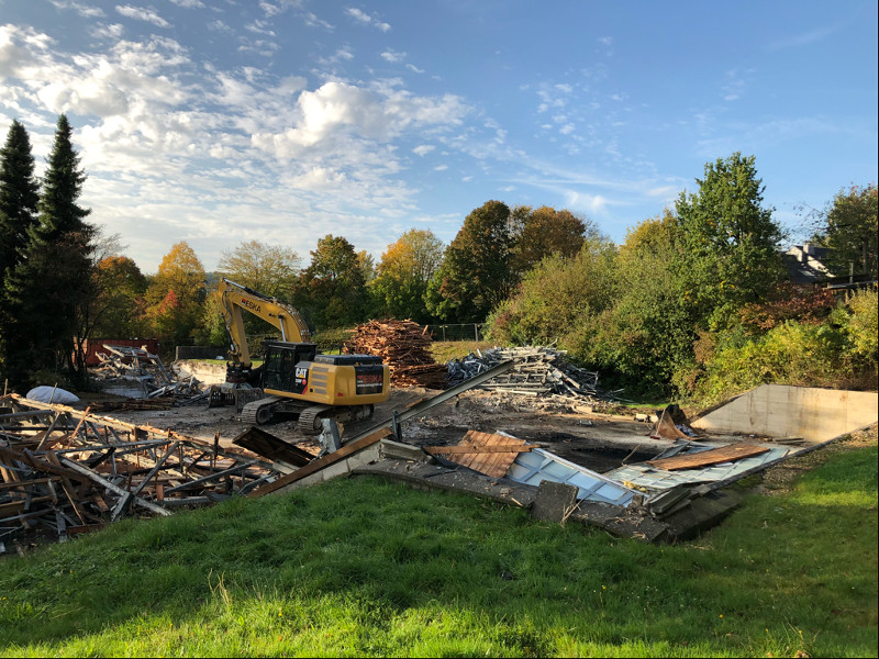 Lehrschwimmbecken und die alte Turnhalle sind abgerissen