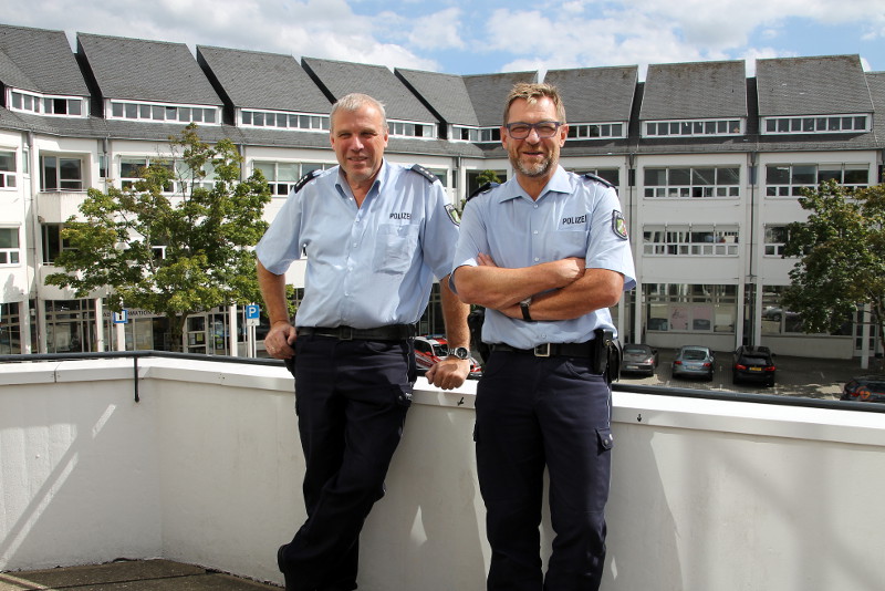 Die neuen Bezirksdienstbeamten fr Bad Honnef: PHK Peter Klein (links) und PHK Dirk Schneider. Foto: Stadt Bad Honnef