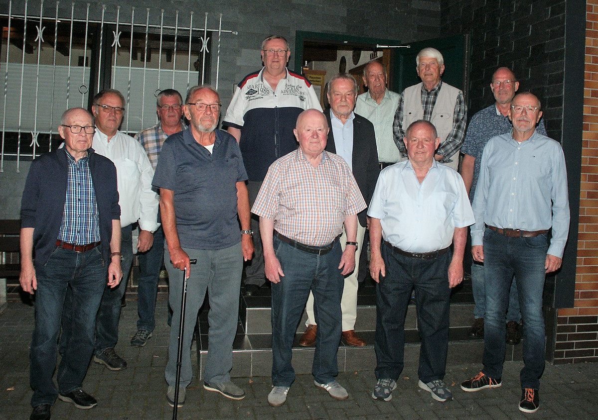 Der MGV Sangeslust Birken-Honigsessen ehrte bei seiner Jahreshauptversammlung zahlreiche langjhrige treue Mitglieder. (Fotos: Bernhard Theis)