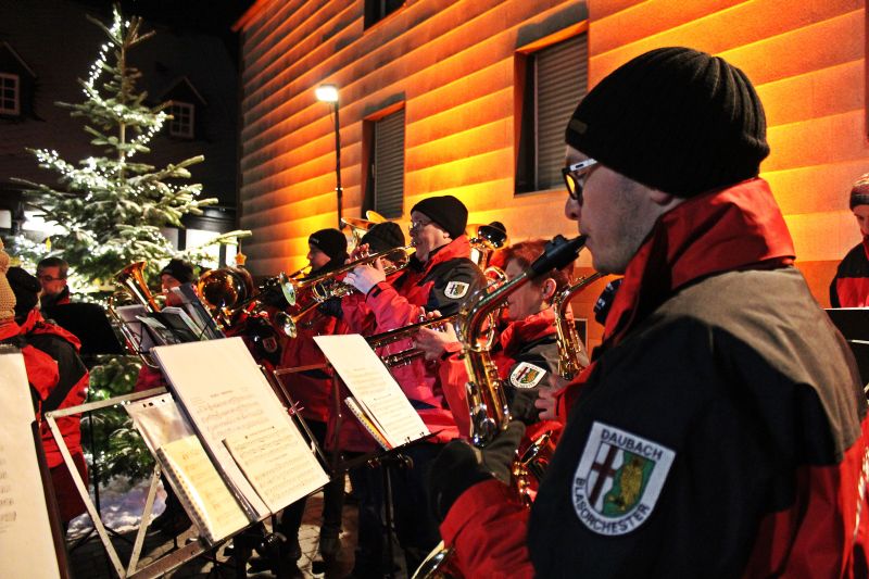 Erstmalig gibt das Blasorchester Daubach in diesem Jahr seinem traditionellen Adventstreff als Daubacher Weihnachtszauber einen komplett neuen Rahmen. Fotos: privat