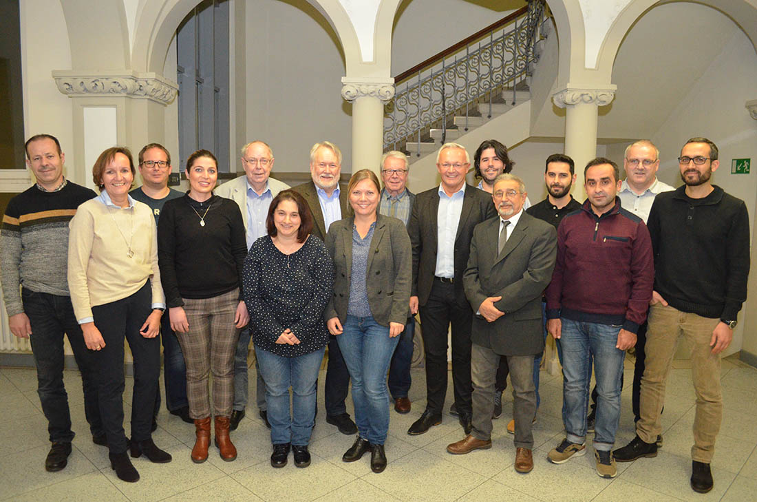 Violeta Jasiqi (4.v.l.) aus Linz, die schon in der zurckliegenden Legislaturperiode den Vorsitz innehatte, wird den Beirat auch weiterhin fhren. Foto: Kreisverwaltung