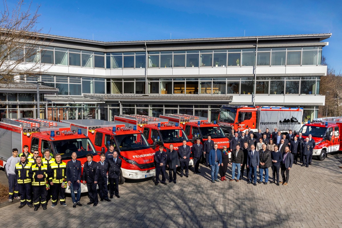 bergab von insgesamt fnf Tragkraftspritzenfahrzeuge Wasser (TSF-W) sowie ein Tanklschfahrzeug 4000 (TLF-4000) an heimische Wehren. (Foto: Rder-Moldenhauer)