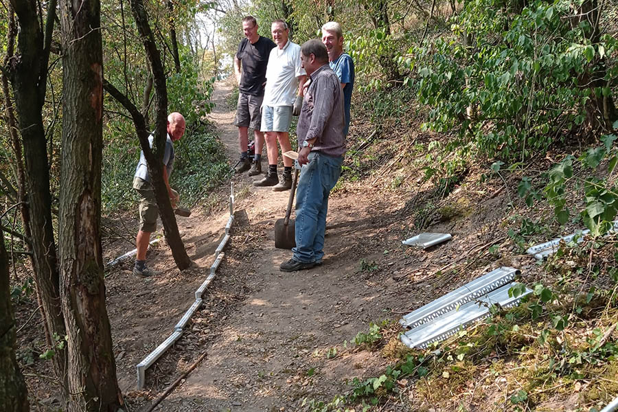 Treppe zur Helle Au am Rheinsteig erneuert