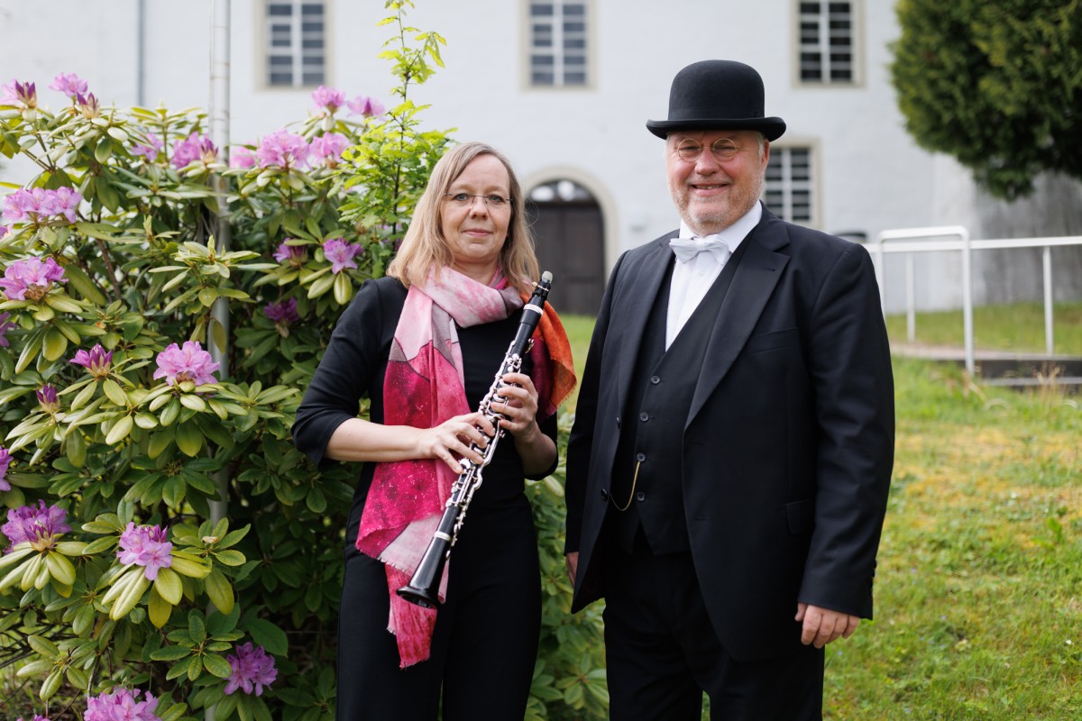 Klarinettistin Britta Aigner-Schumann und Dekanatskantor Jens Schawaller (Foto: Peter Bongard)
