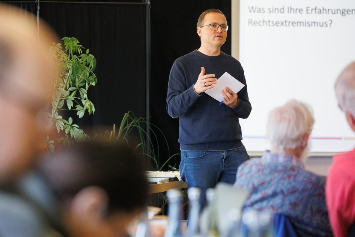 Kirche im Dialog: Umgang mit rechtsextremen Tendenzen im Westerwald