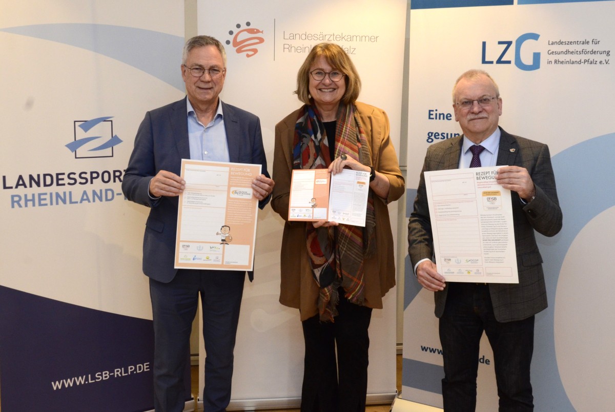 (v.l.) Rudolf Storck (Pr�sident des Landessportbundes), Prof. Dr. Ursula Rieke (Vorsitzende der LZG) und Dr. G�nther Matheis (Pr�sident der Landes�rztekammer) geben den Startschuss f�r die gemeinsame Aktion "Rezept f�r Bewegung". (Foto: Christopher Sch�fer)