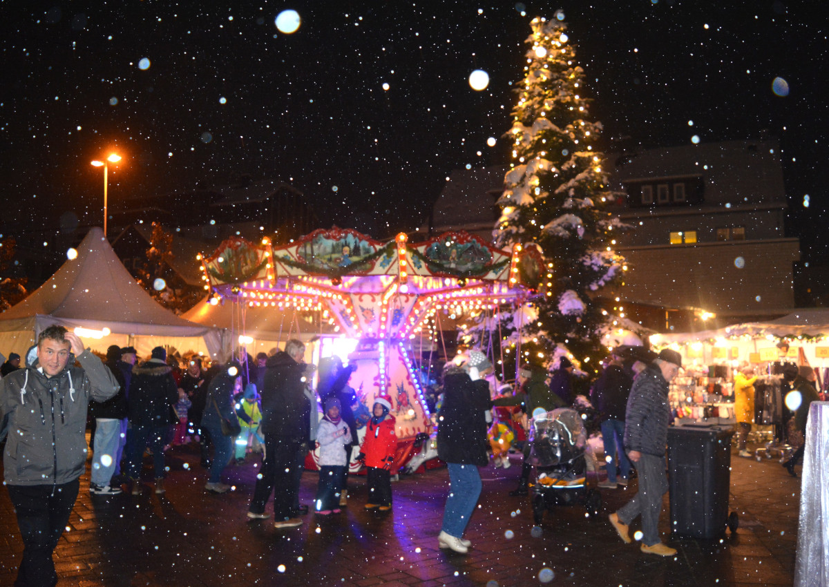 Weihnachtsmarkt in Bad Marienberg mit Schnee erffnet