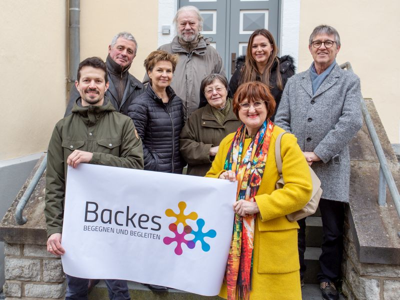 Mitglieder aus Vorstand und Beirat des Verein Backes mchten ein Netzwerk aufbauen, wie es das neue Logo grafisch symbolisiert. Fotos: Agentur Media Schneider