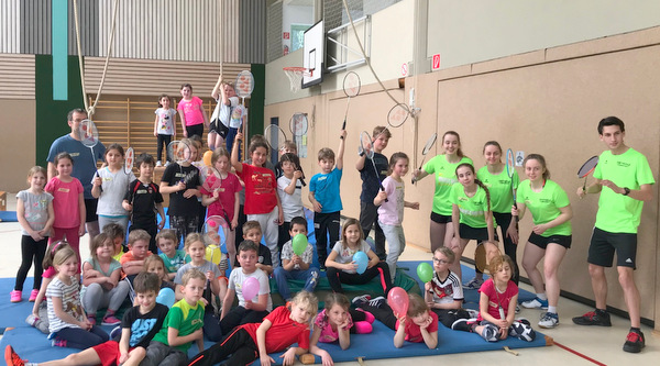80 Schler der Astrid-Lindgren-Grundschule nahmen am Badminton-Projekttag mit der DJK Gebhardshain-Steinebach teil. (Foto: Verein) 