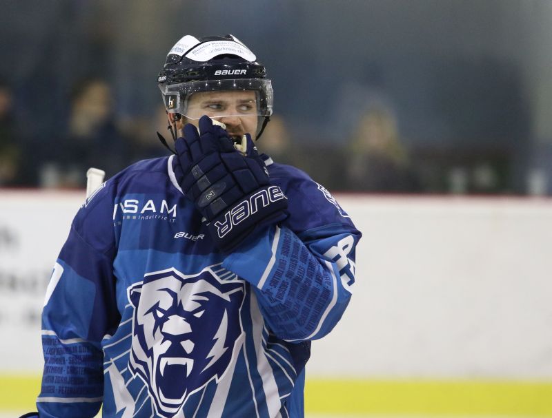 Sven Schlicht und die Neuwieder Bren mussten am Sonntagabend die erste Saisonniederlage einstecken. Meisterschaftsfavorit Hamm stellte seine Qualitt unter Beweis und bezwang den EHC mit 5:2. Foto: EHC Neuwied