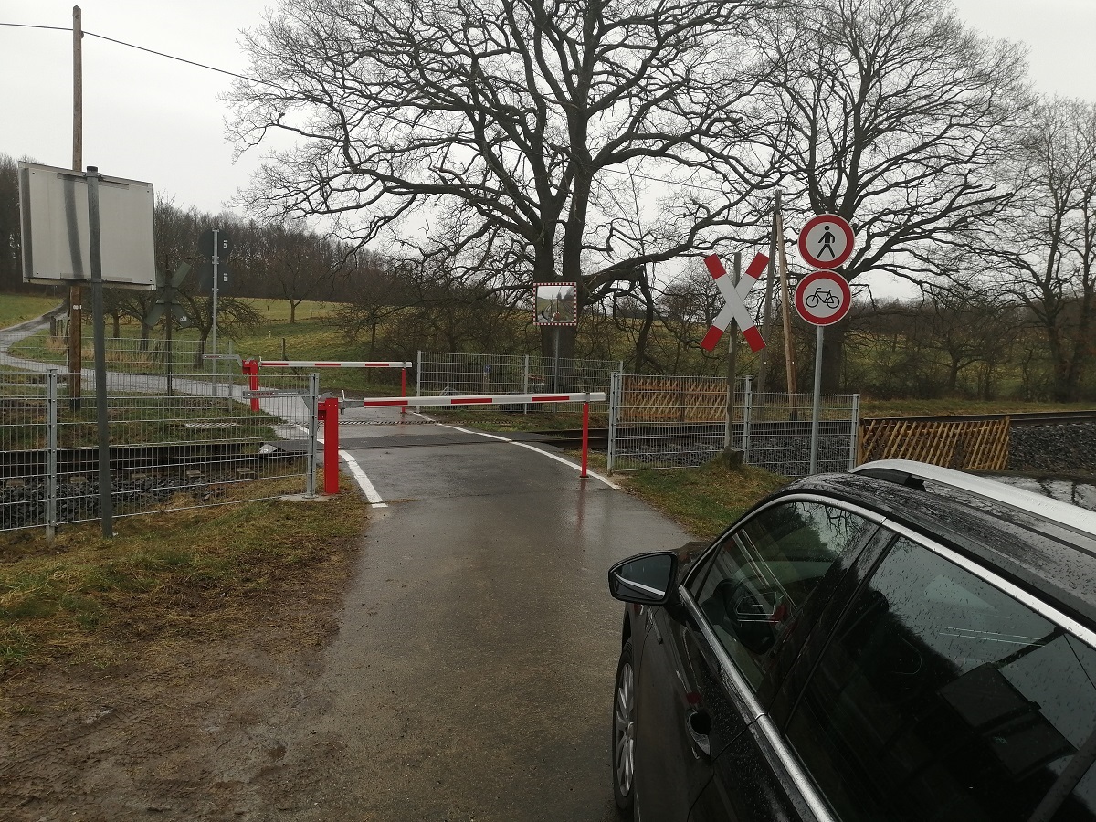 Nur noch fr landwirtschaftlichen Verkehr nutzbar: der bergang in der Heldehohl. (Fotos: vh)
