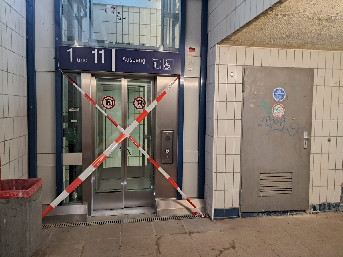 Aufzug defekt: Am Bahnhof Au Anfang des Jahres 2025 (Foto: rm)