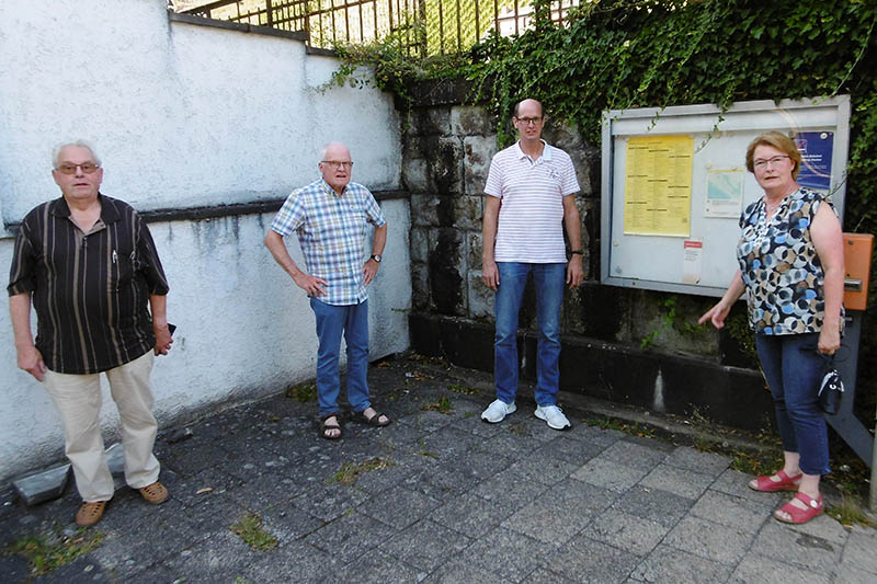 Helmut Oehl (Vertreter Senioren Union), Erich Schneider, (CDU- Vorstand), Jan Ermtraud (Brgermeisterkandidat VG Bad Hnningen), Beate Kerres (CDU-Vorstand). Foto: privat