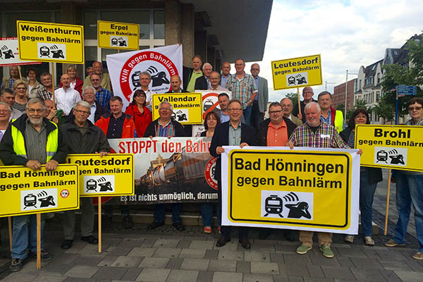 Stehen an der Seite der Brgerinitiative gegen Bahnlrm: Bundestagsabgeordneter Erwin Rddel und der Kreisvorstand der CDU Neuwied. Foto: CDU