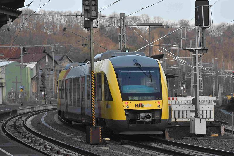 Die Regionalbahn RB90 im Bahnhof Betzdorf: Beim Umsteigen mssen Reisende lngere Wartezeiten hinnehmen  sowohl in Fahrtrichtung Au (Sieg) als auch Siegen. (Foto: tt)