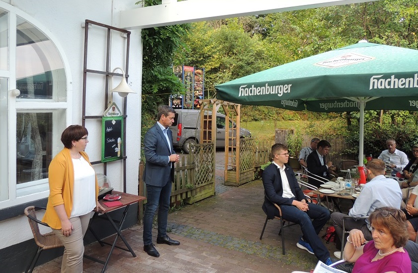 Um sich genauer zu informieren, trafen sich der CDU-Spitzenkandidat Christian Baldauf und die Landtagsabgeordnete Jessica Weller mit Vertretern aus der Kulturbranche. (Foto: CDU-Brgerbro)