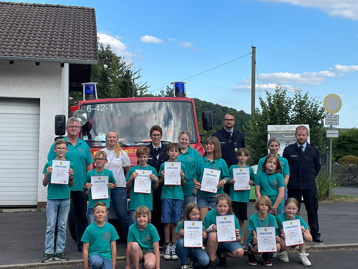 Feierliche Verleihung der Bambini-Flamme 2 in der Feuerwehr Winnen-Gemünden